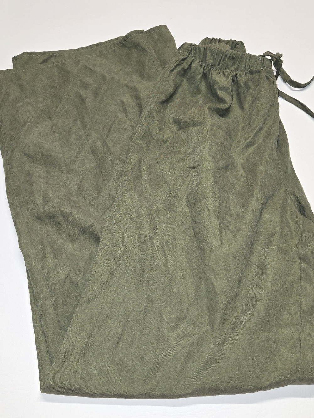 Princess Polly Green Wide Leg flowey pants with Velvet Feel Size 2